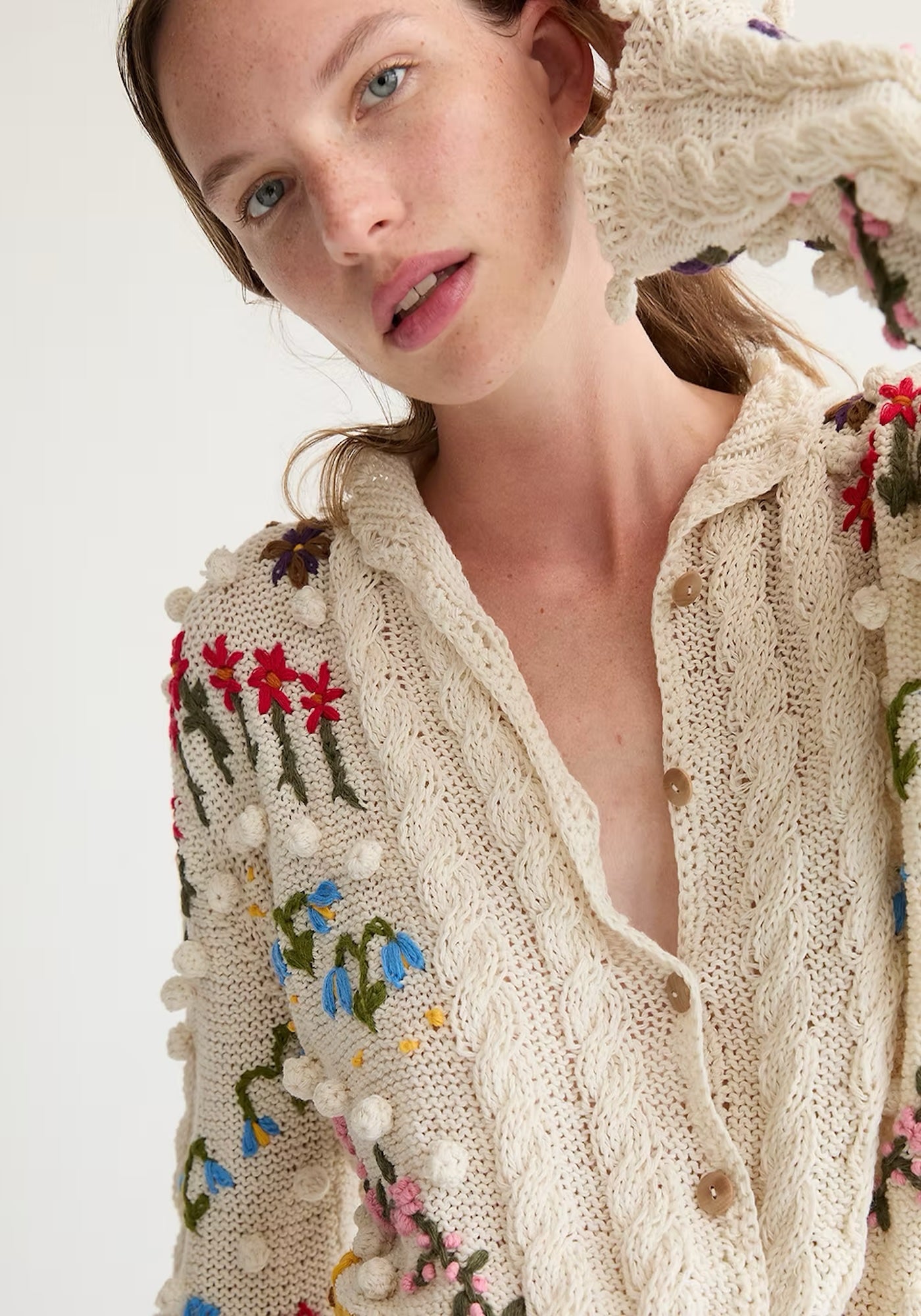 AZMINA KNITTED CARDIGAN IN IVORY