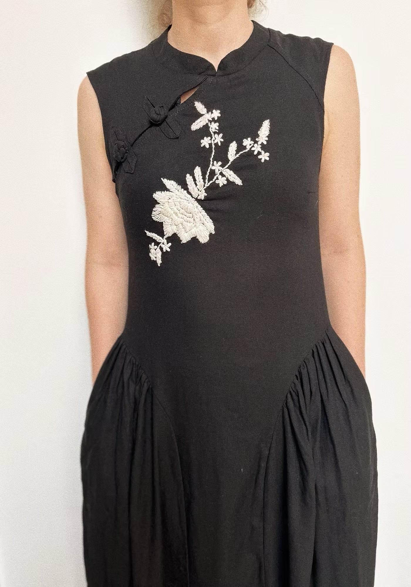 NAOMI LINEN DRESS IN BLACK AND BEIGE