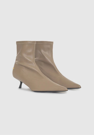 HILDA BOOTS IN BEIGE